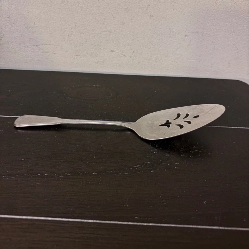 Oneida | Pierced All‎ Stainless Pie Server Independence (Stainless)
